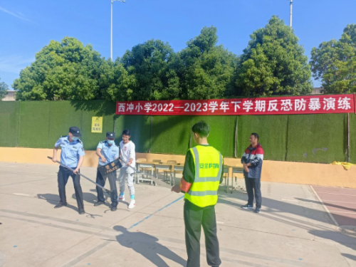 进校园02