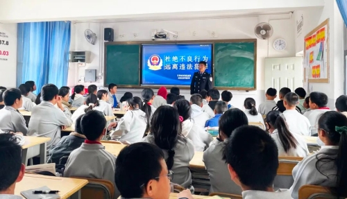 普法进校园活动走进大板桥中学0